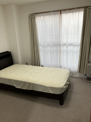 寝室　ベッド付き