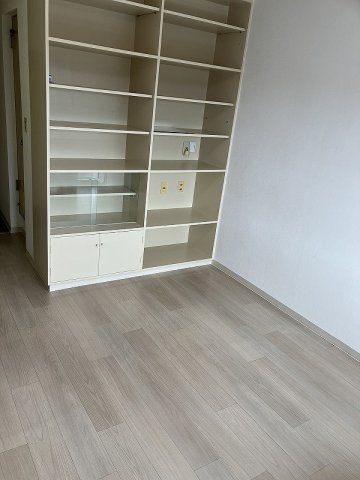 室内　リビング　大型収納あり
