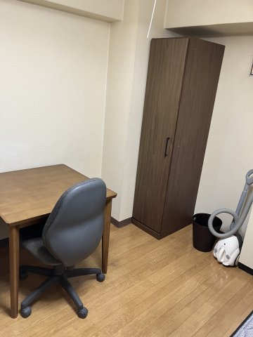 室内 家具付き