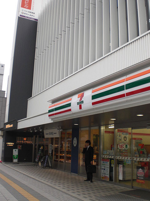 セブンイレブン　徒歩1分