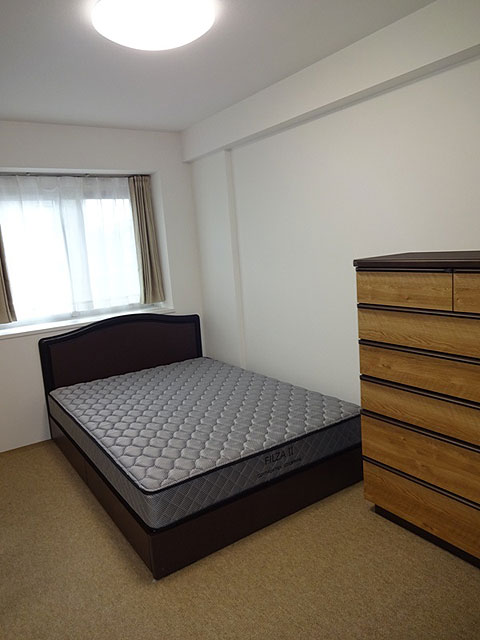寝室　家具家電付き　ダブルベッド