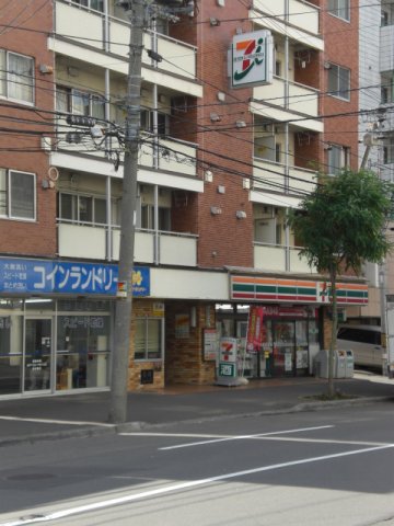 コインランドリー、コンビニ