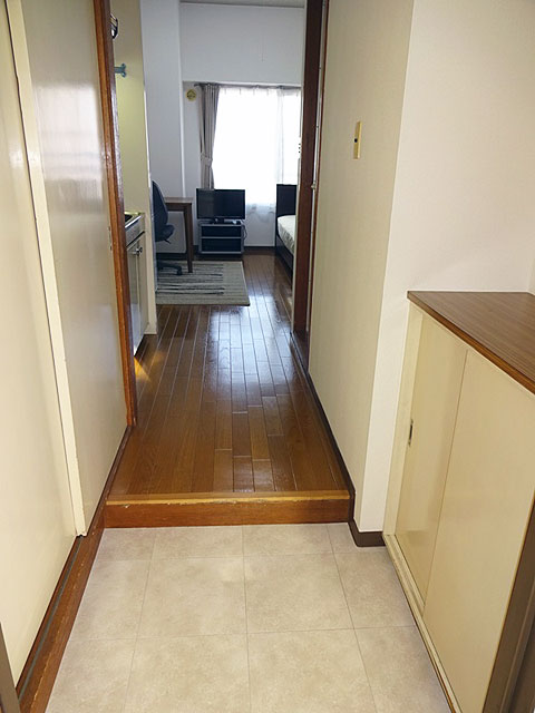 廊下、玄関　シューズボックス付き