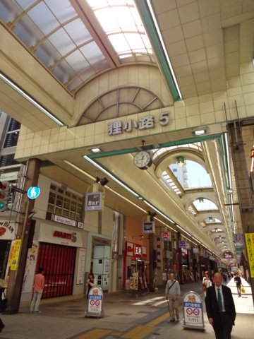 狸小路　徒歩１分