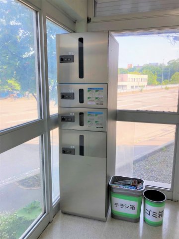 ロビーに宅配ボックスがあります。