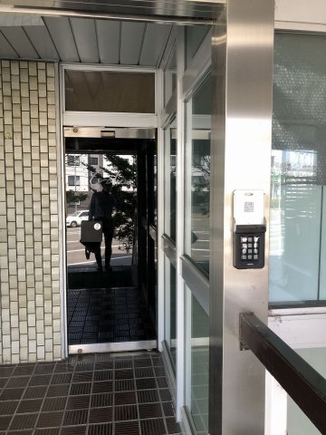 夜間オートロックです。