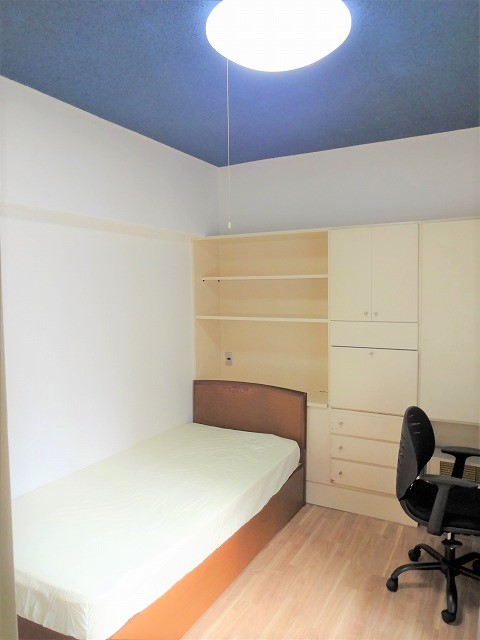 居間　家具家電付き