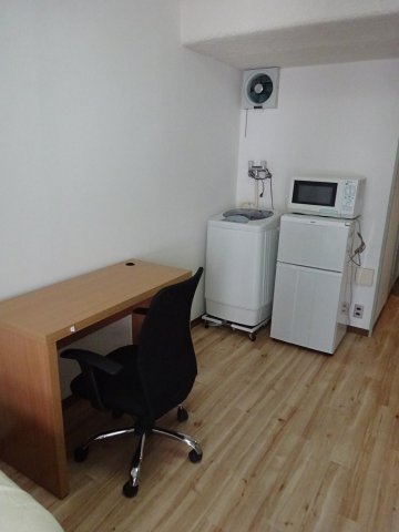 冷蔵庫、電子レンジ、洗濯機、机、イス