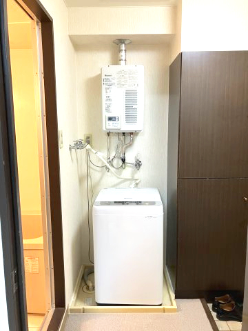 玄関　洗濯機付き