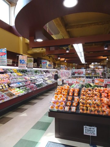スーパー内部 徒歩2分