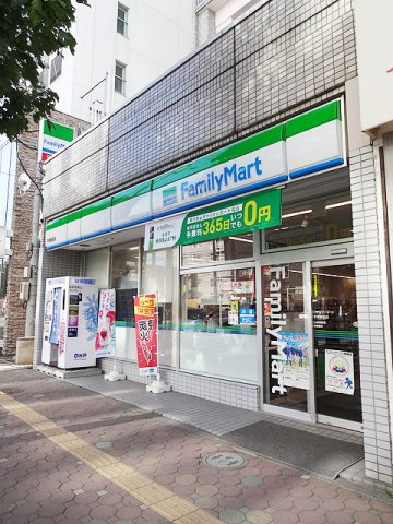 コンビニ　ファミリーマート