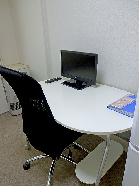 室内（机、イス）
